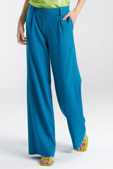 Women's pants with a relaxed fit