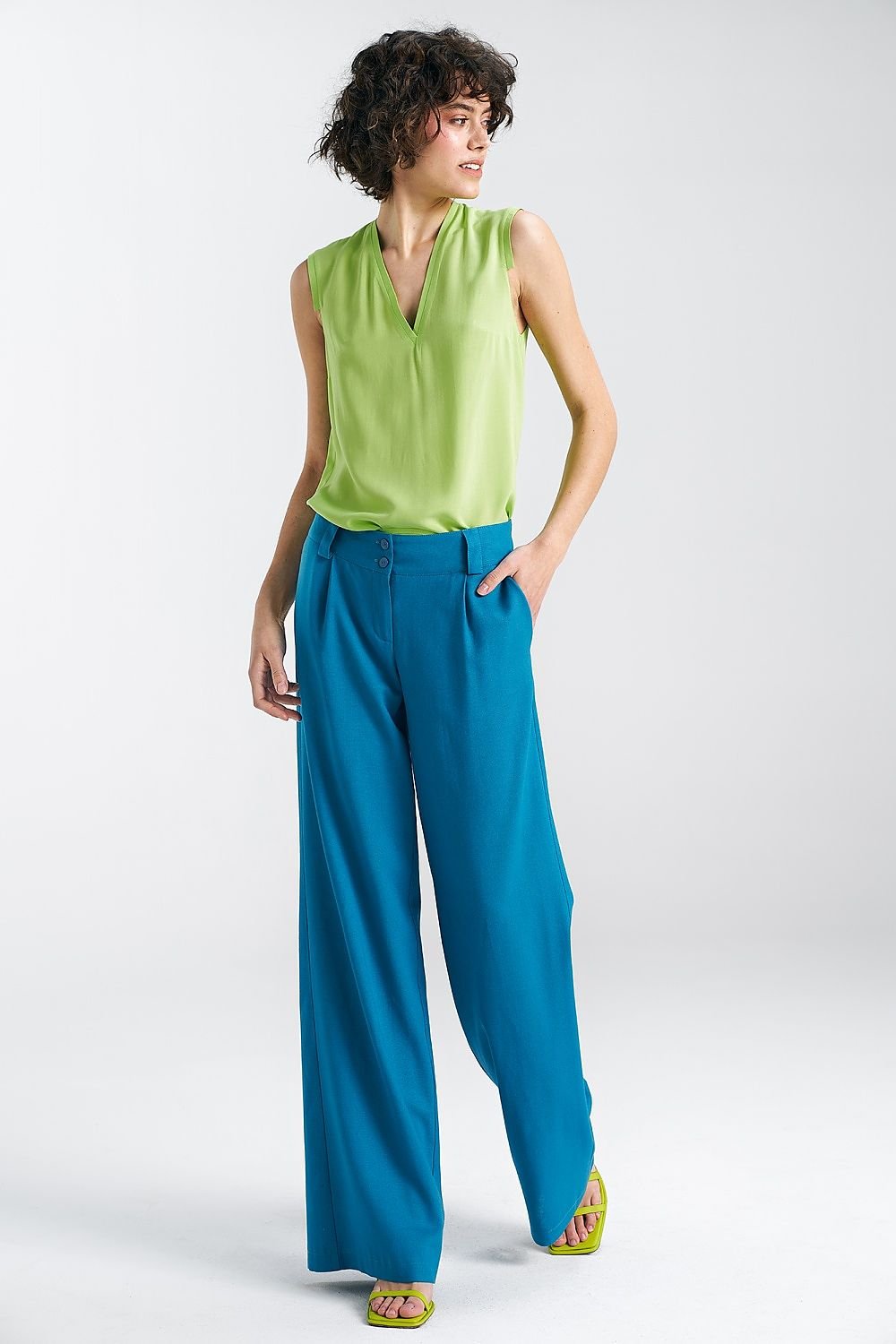 Women's pants with a relaxed fit