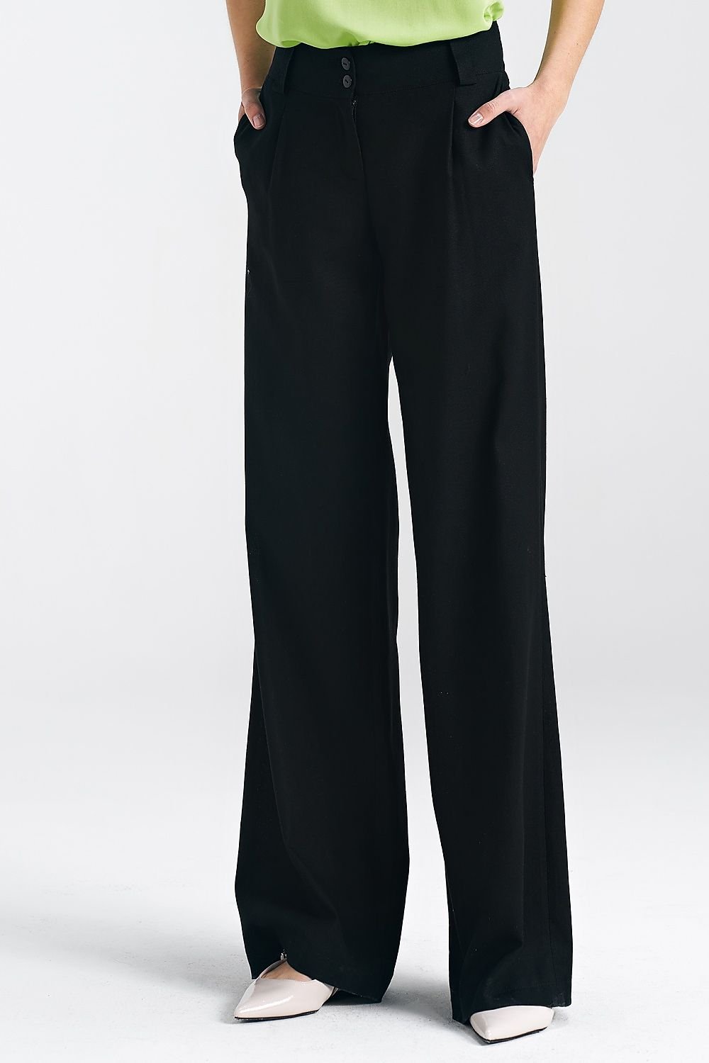 Women's pants with a relaxed fit