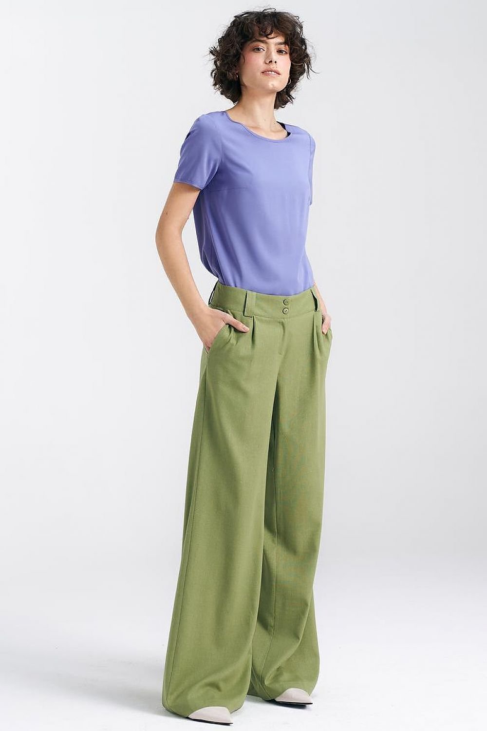 Women's pants with a relaxed fit