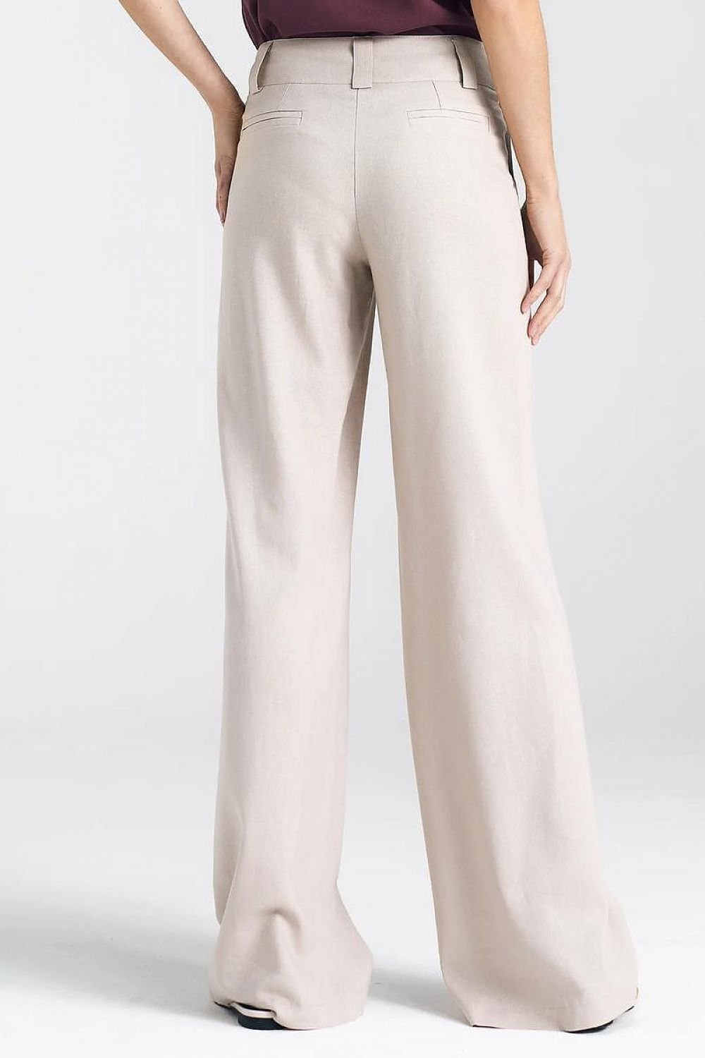 Women's pants with a relaxed fit