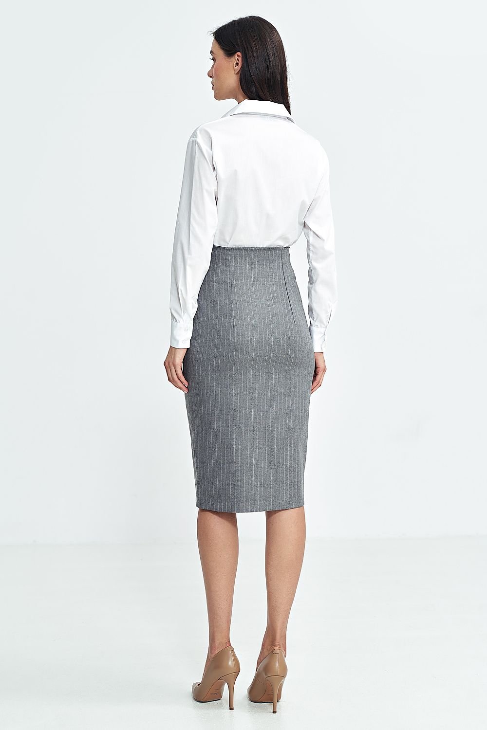 This skirt is a combination of classic and modern for women