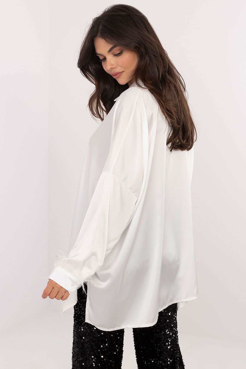 An elegant women's shirt with a classic cut with long sleeve