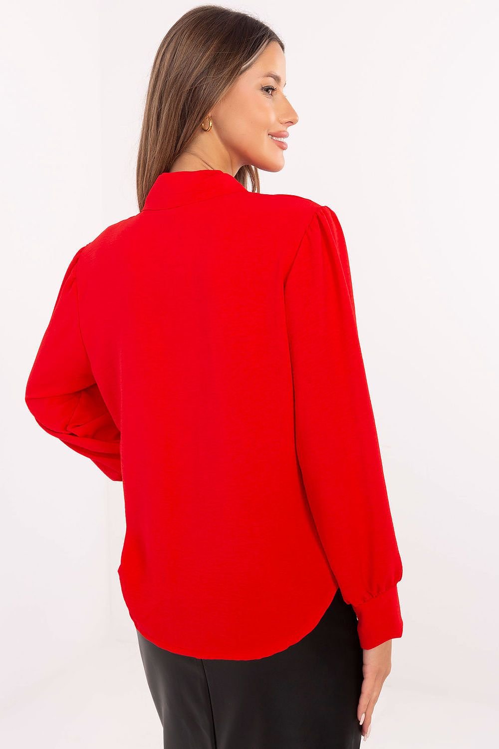 This elegant women's shirt is the perfect choice for women with long sleeve