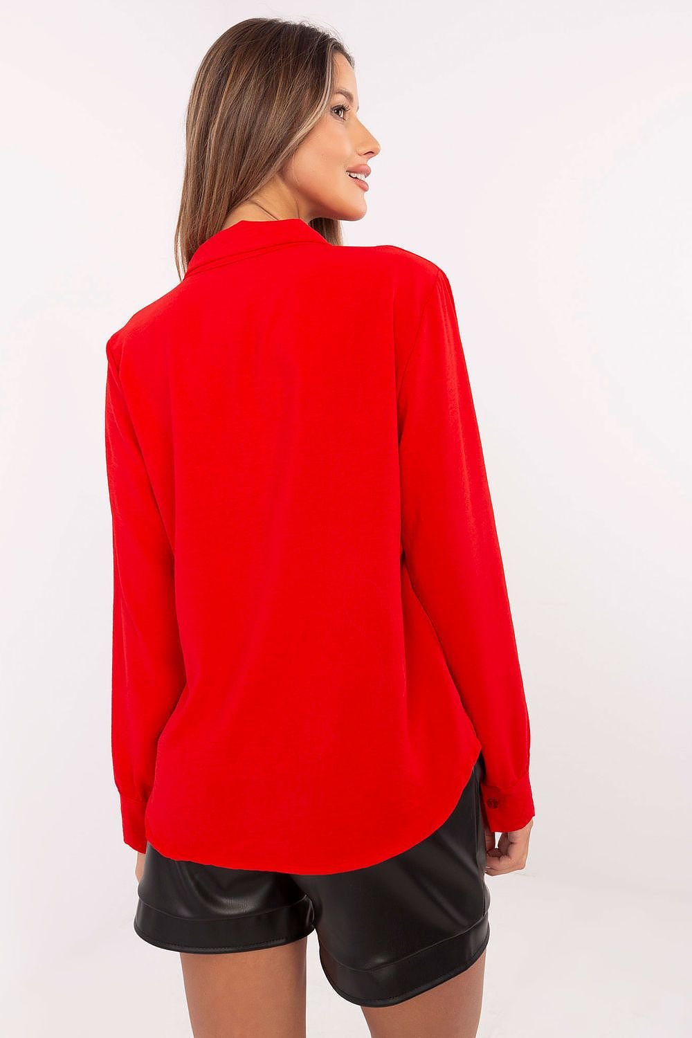 An elegant women's shirt with long sleeve