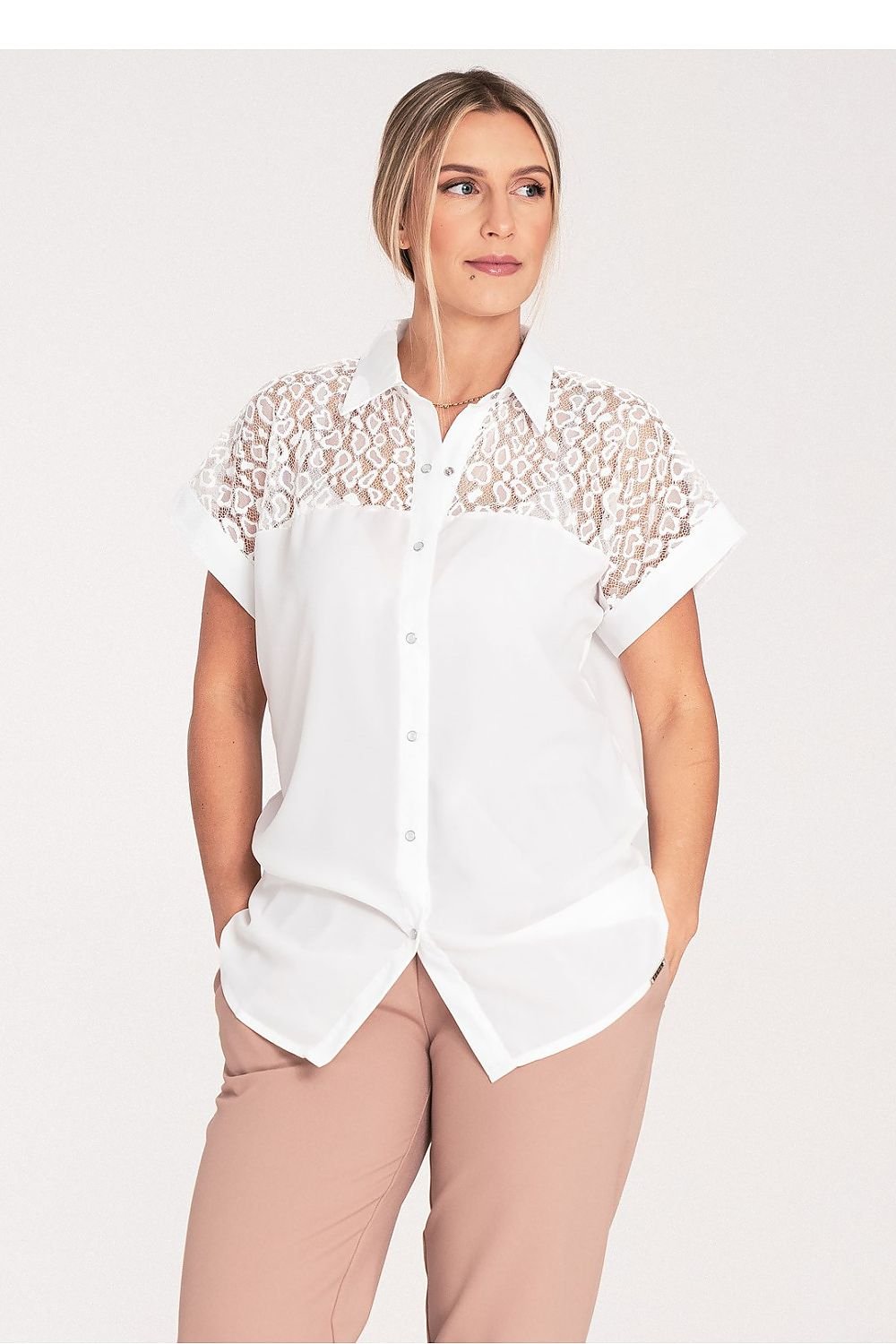 Short-sleeved shirt with an extended cut, buttoned