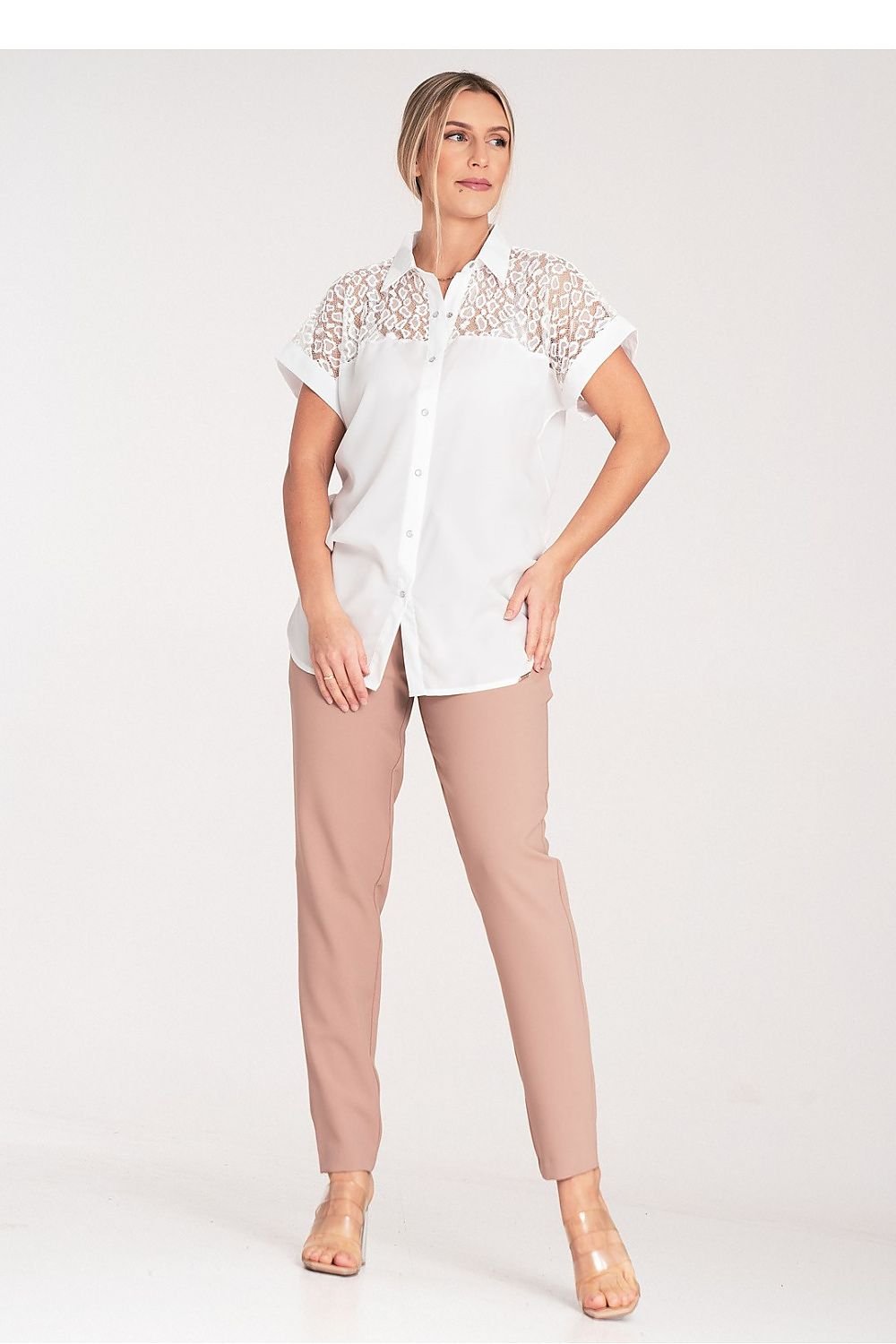 Short-sleeved shirt with an extended cut, buttoned