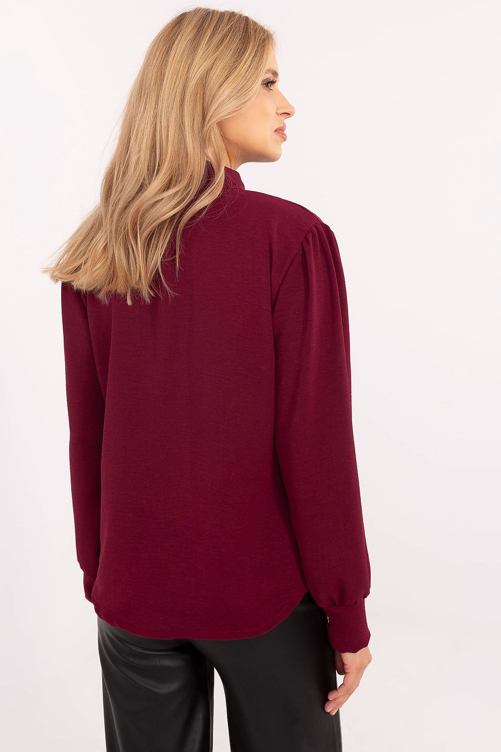 This elegant women's shirt is the perfect choice for women with long sleeve