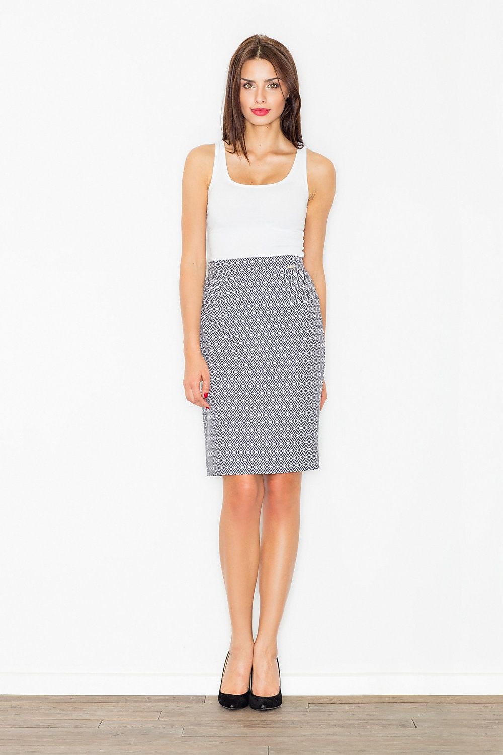 Simple, elegant pencil skirt with a covered zip