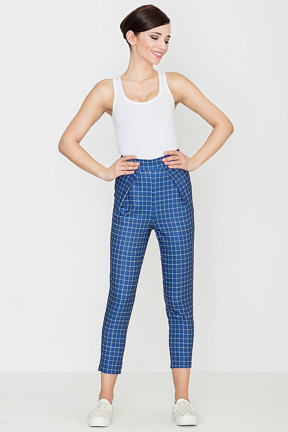 Simple elegant trousers in retro check