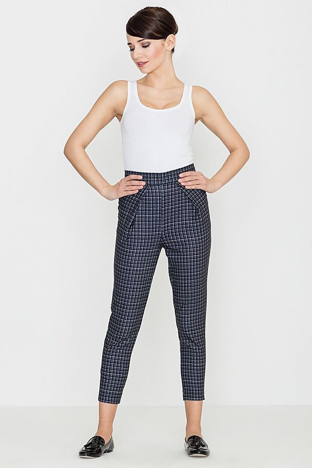 Simple elegant trousers in retro check