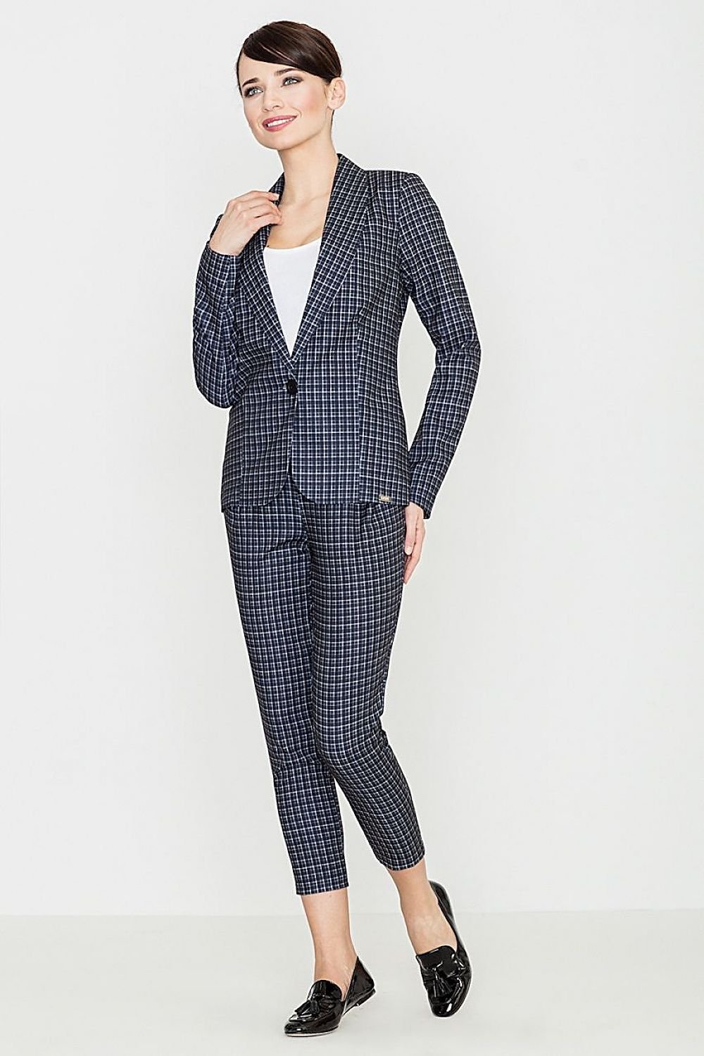 Simple elegant trousers in retro check