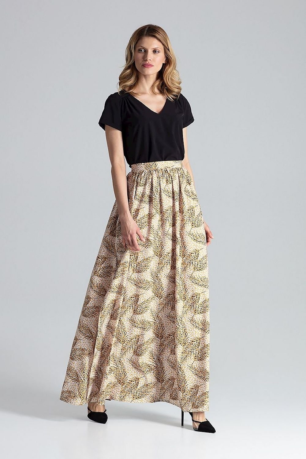 Long wide skirt with side slits