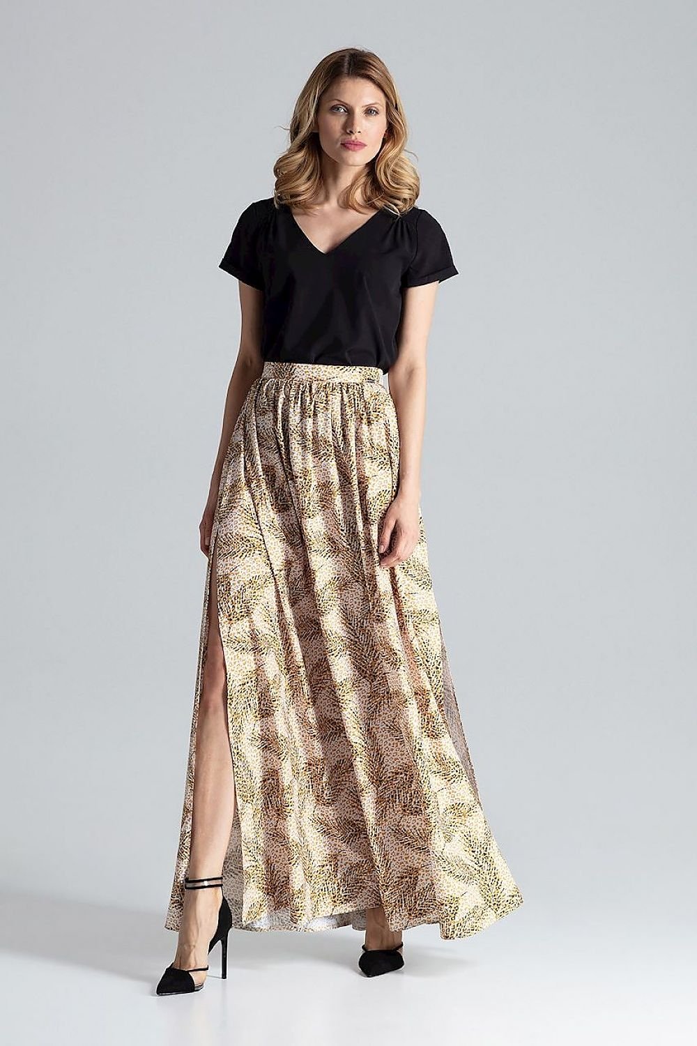 Long wide skirt with side slits