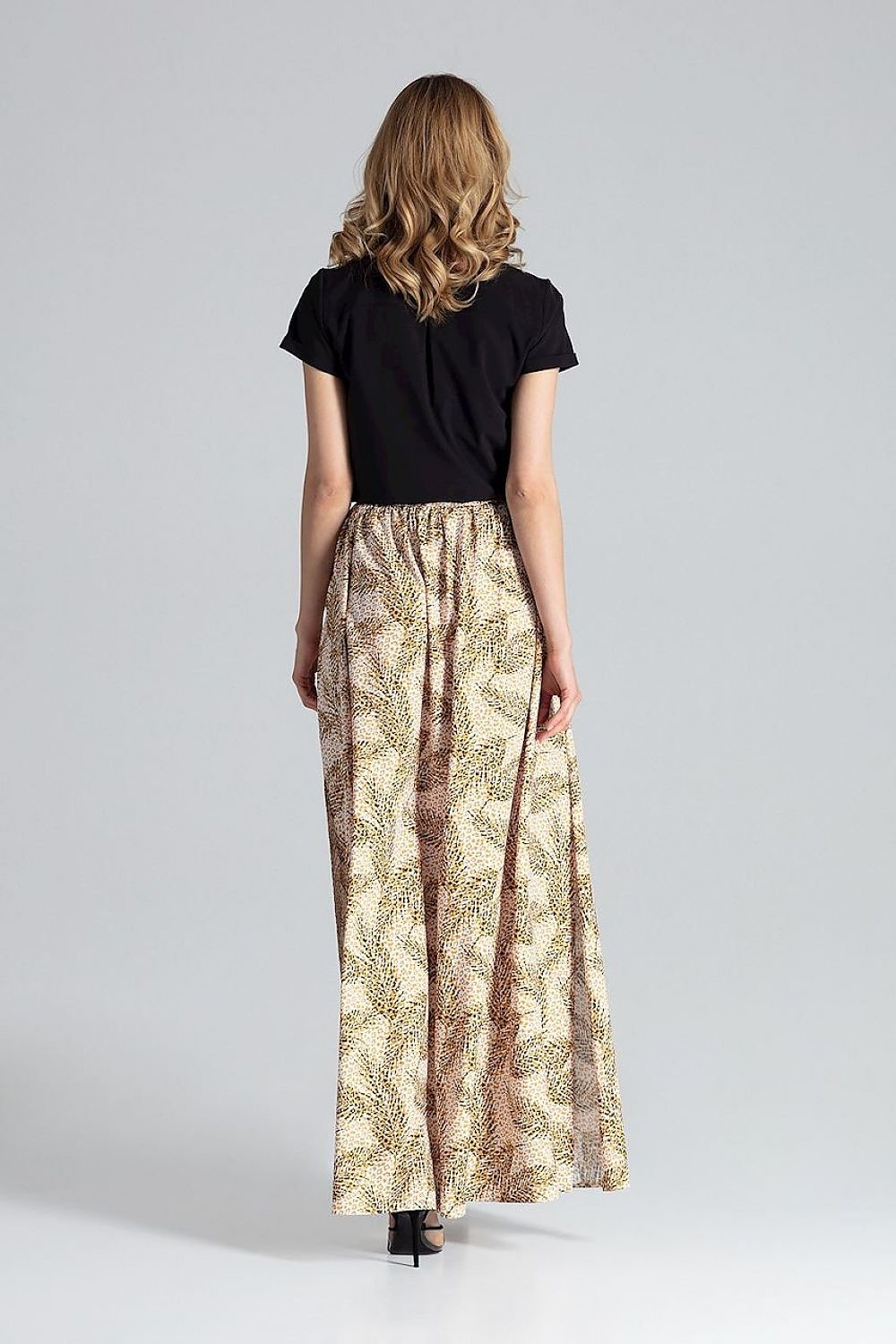 Long wide skirt with side slits