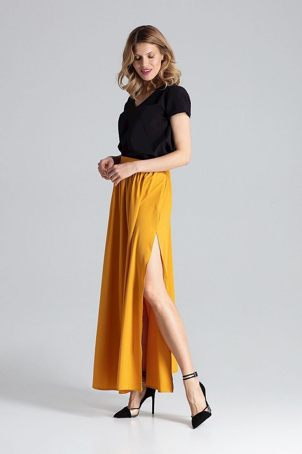 Long wide skirt with side slits