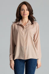 Simple cut shirt with a button-up fastening