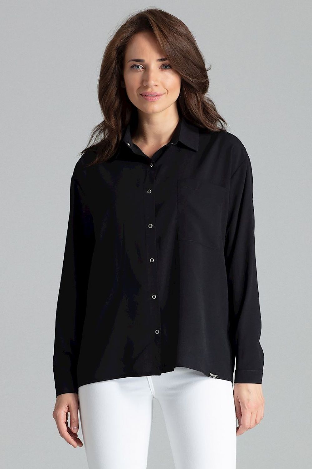 Simple cut shirt with a button-up fastening