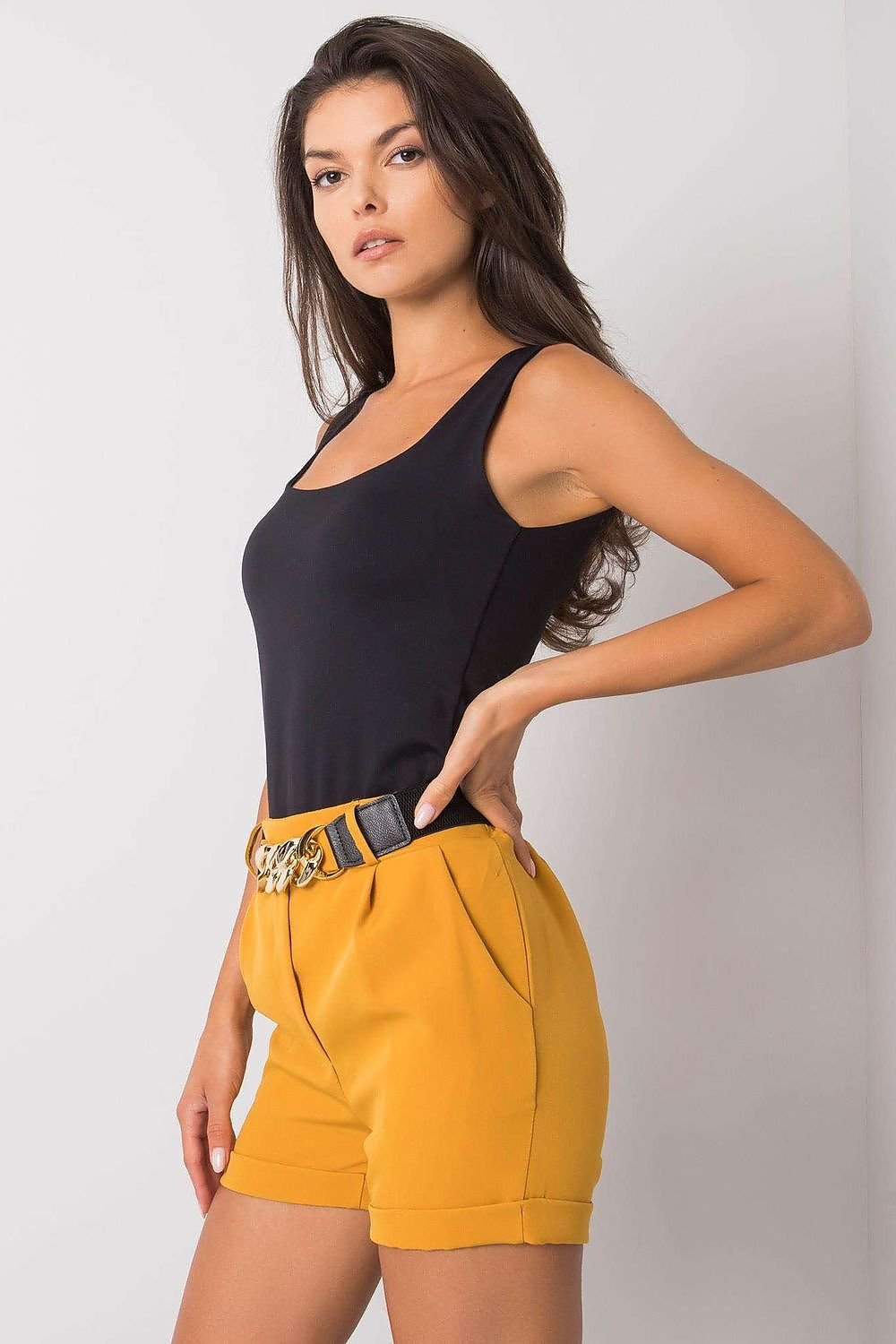 Women's shorts with elastic waistband, slip pockets