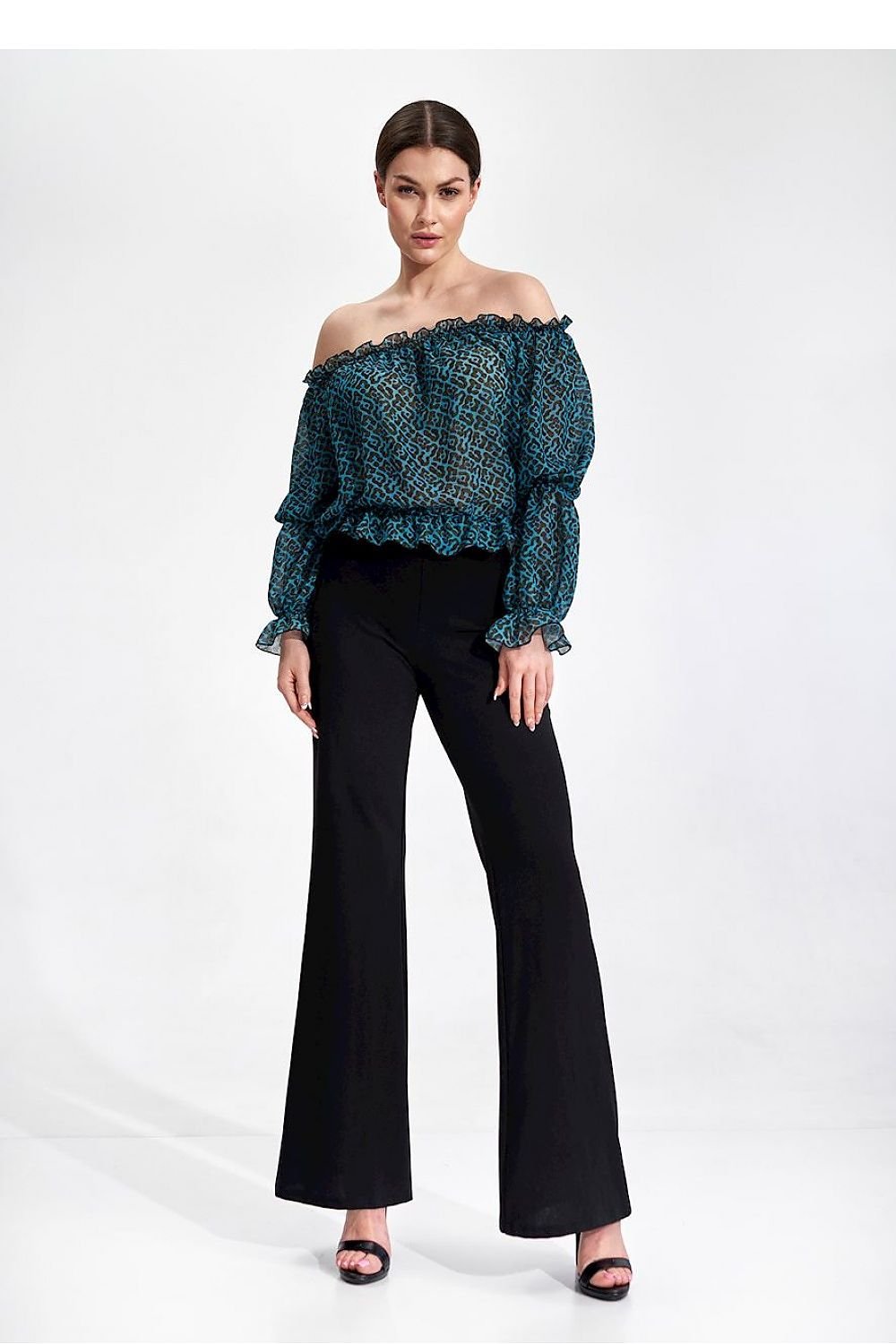 Bell bottoms made of stretch fabric