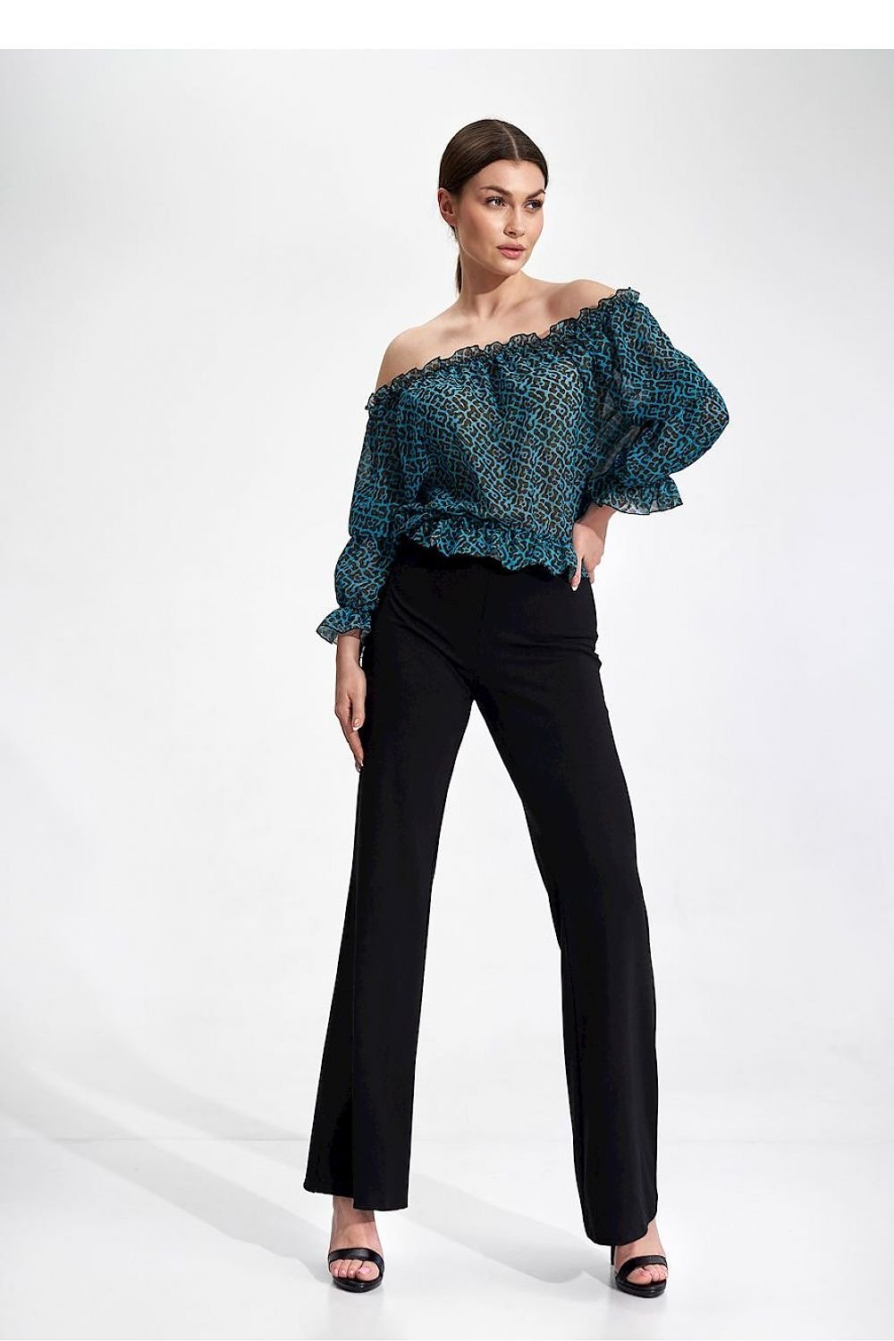 Bell bottoms made of stretch fabric