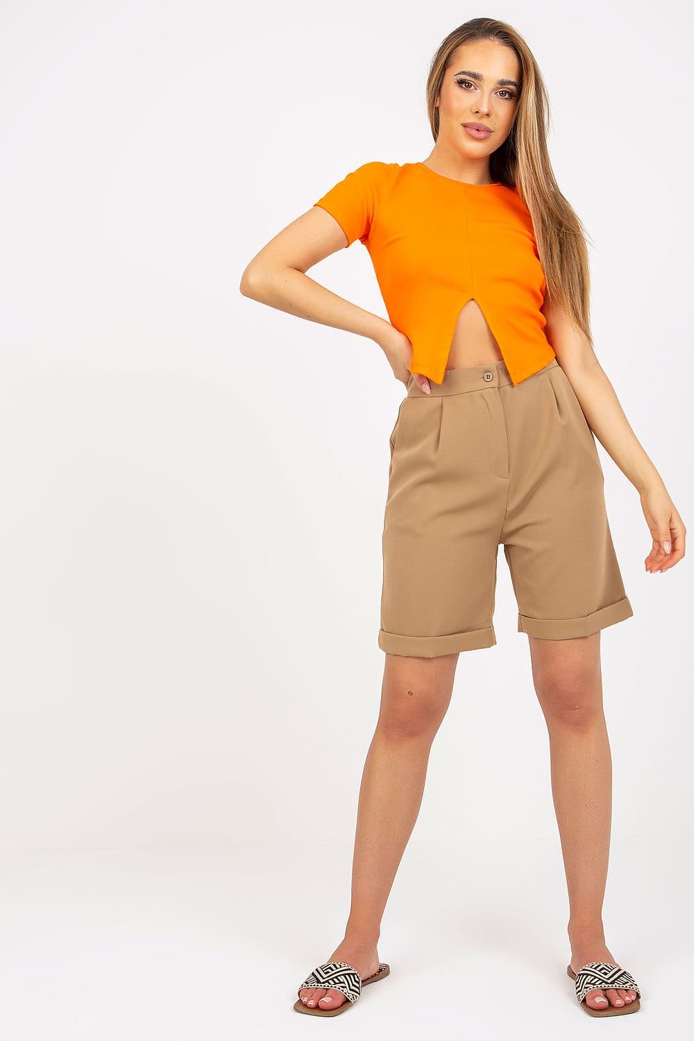 Higher-waisted shorts with zipper and button closure