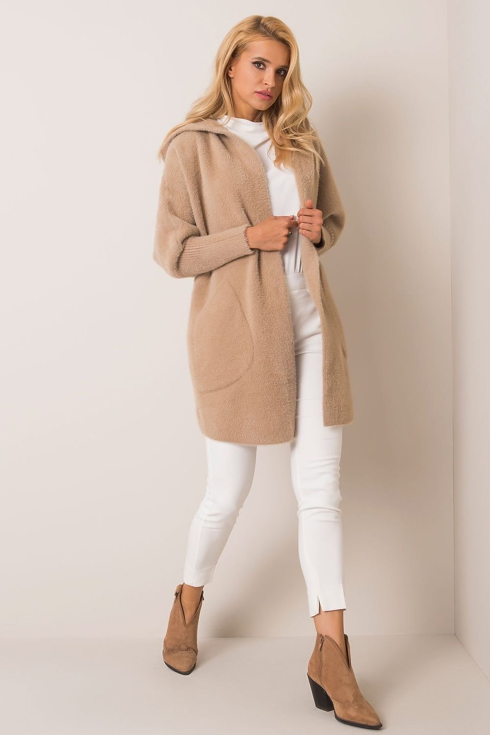 Women's coat with press studs