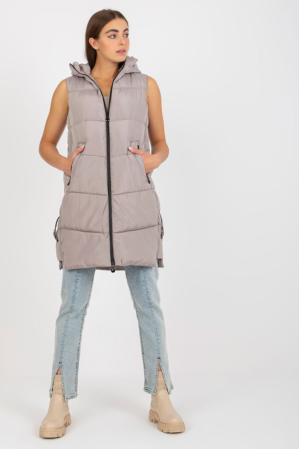 Down quilted vest with hood