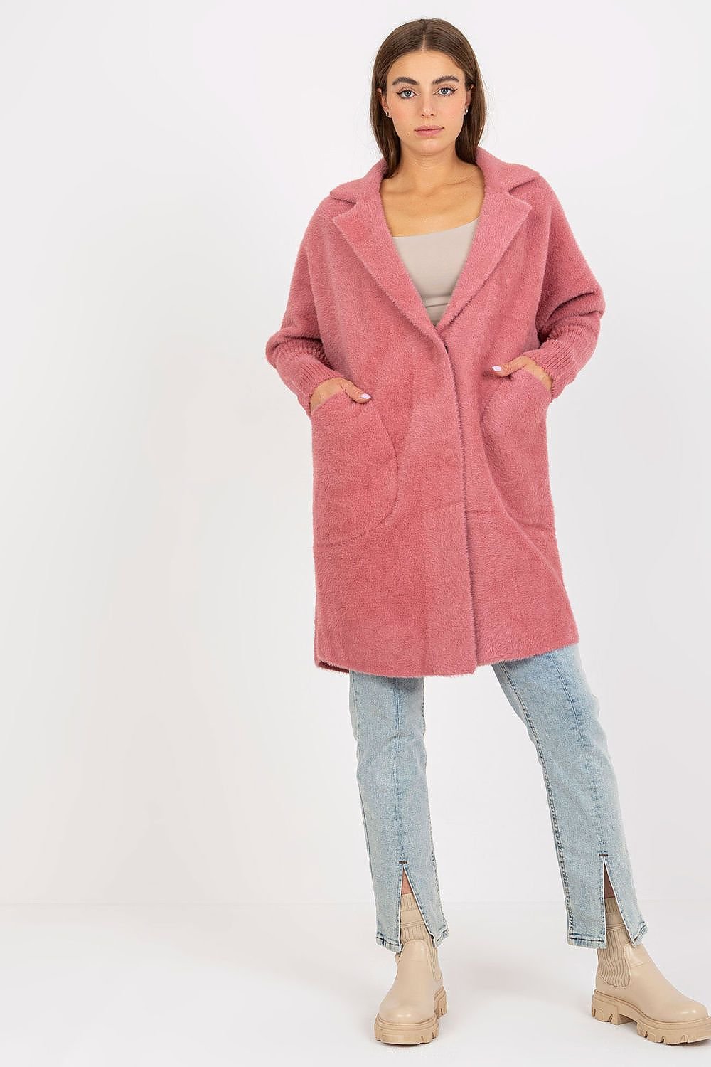 Women's coat with long sleeves