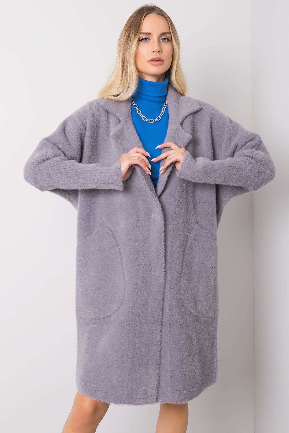 Women's coat with long sleeves