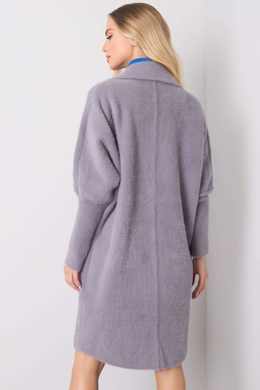 Women's coat with long sleeves