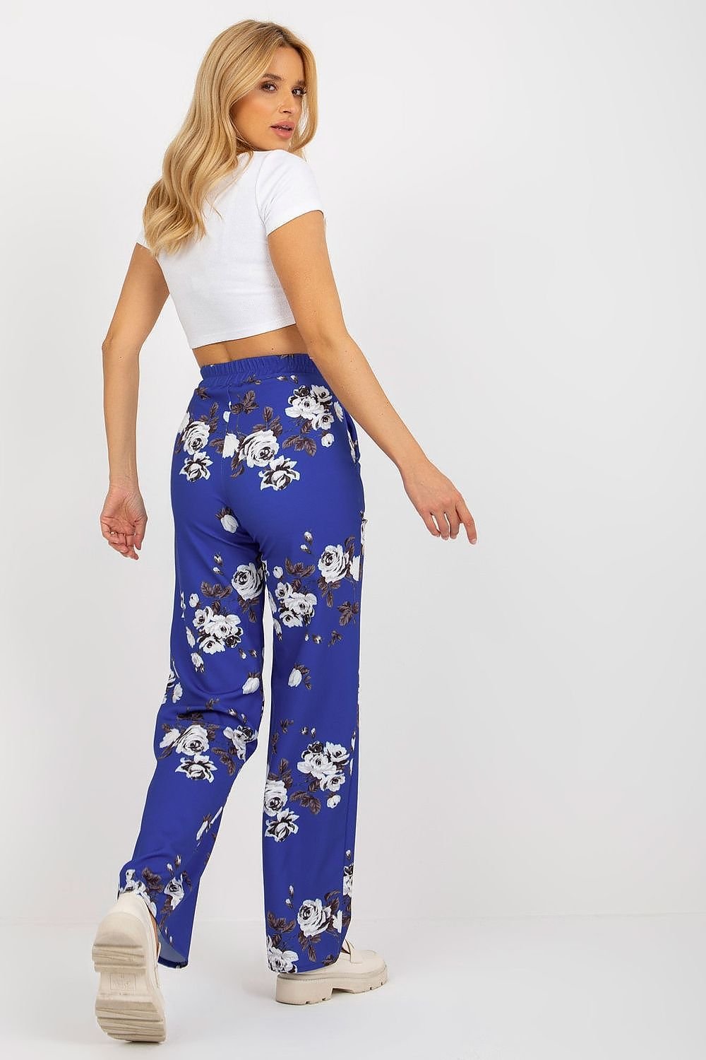 Simple yet elegant pants with wide legs and a high waist