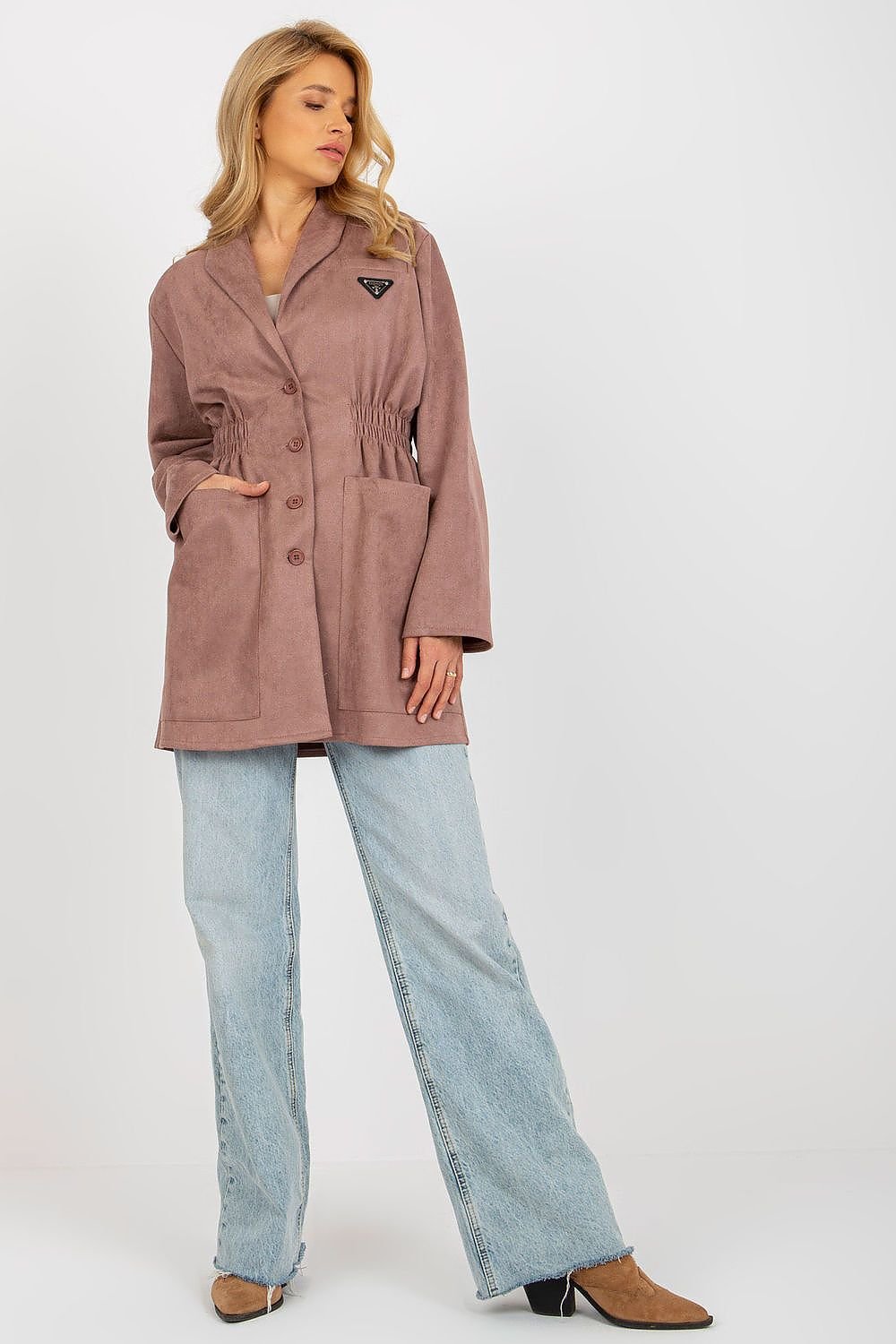 women coat with large sewn-on slip pocket on front