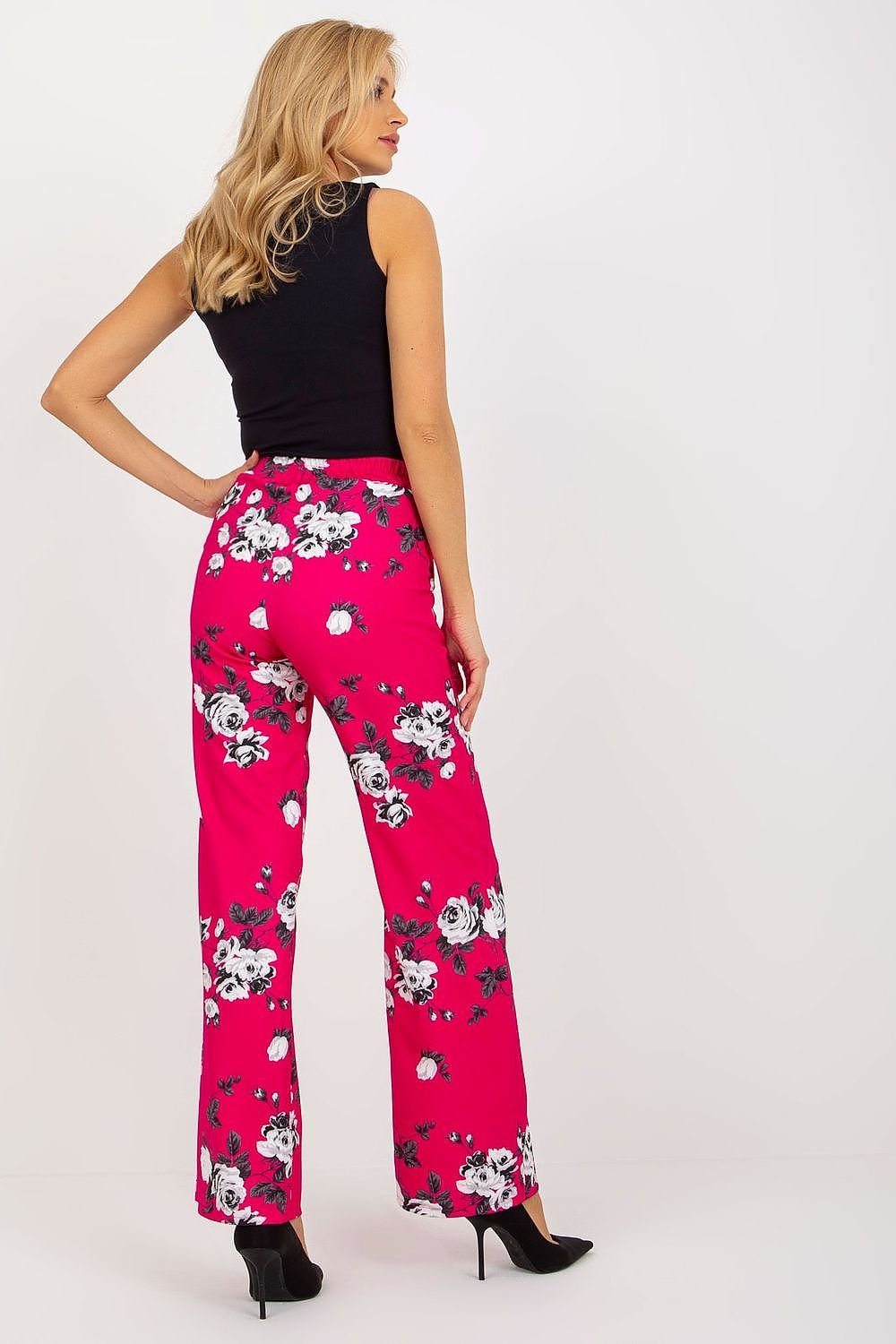 Simple yet elegant pants with wide legs and a high waist