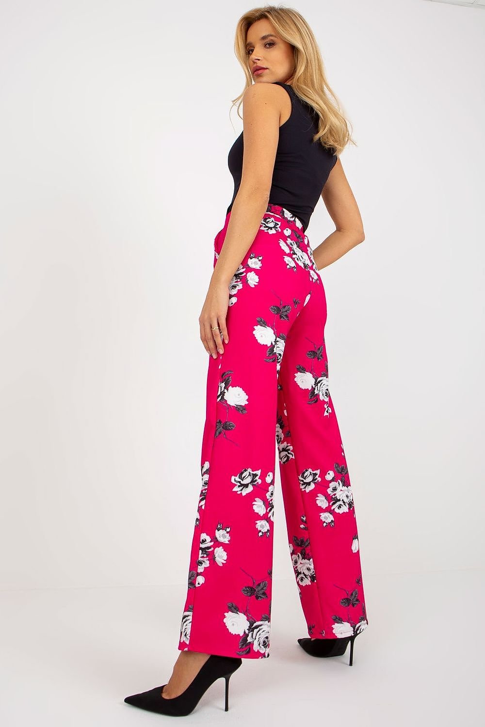 Simple yet elegant pants with wide legs and a high waist