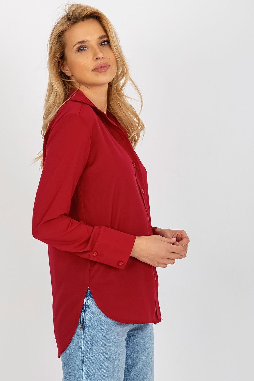 Women's button-down shirt with long sleeves