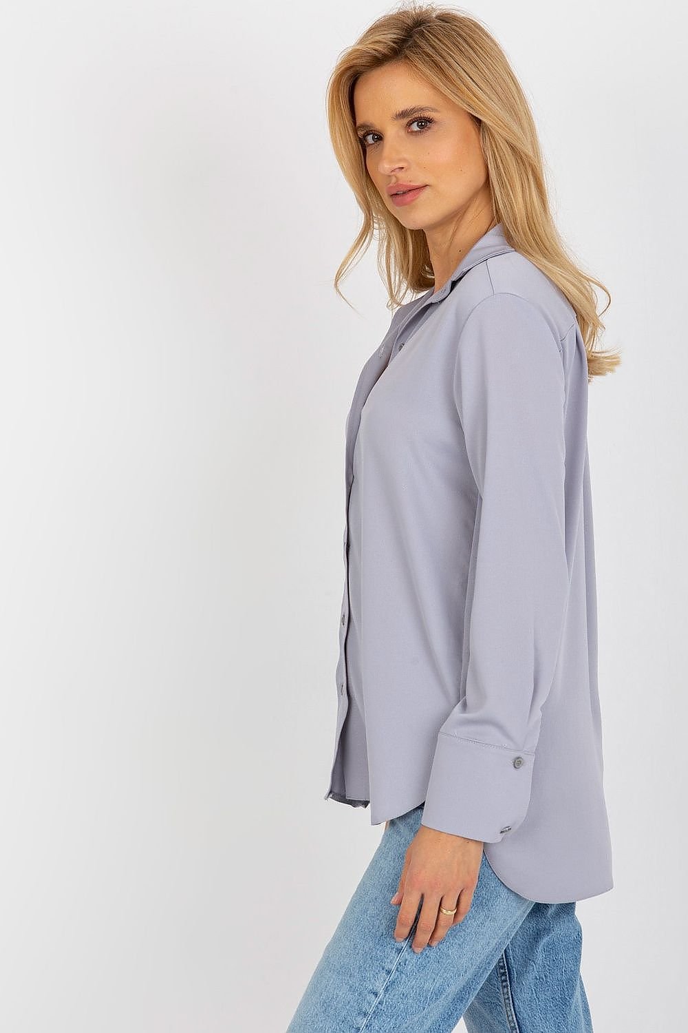 Women's button-down shirt with long sleeves