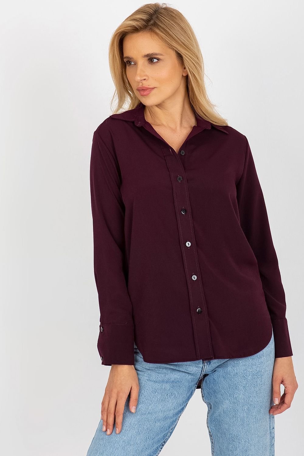 Women's button-down shirt with long sleeves