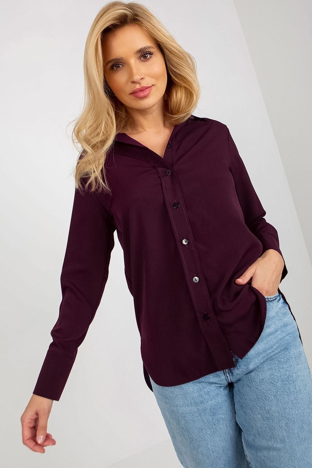 Women's button-down shirt with long sleeves