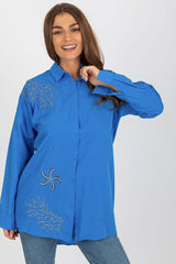 Women's shirt of loose fit with long sleeves