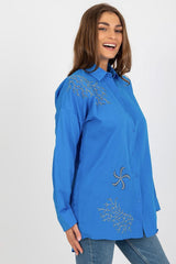 Women's shirt of loose fit with long sleeves