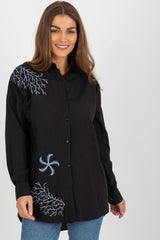 Women's shirt of loose fit with long sleeves