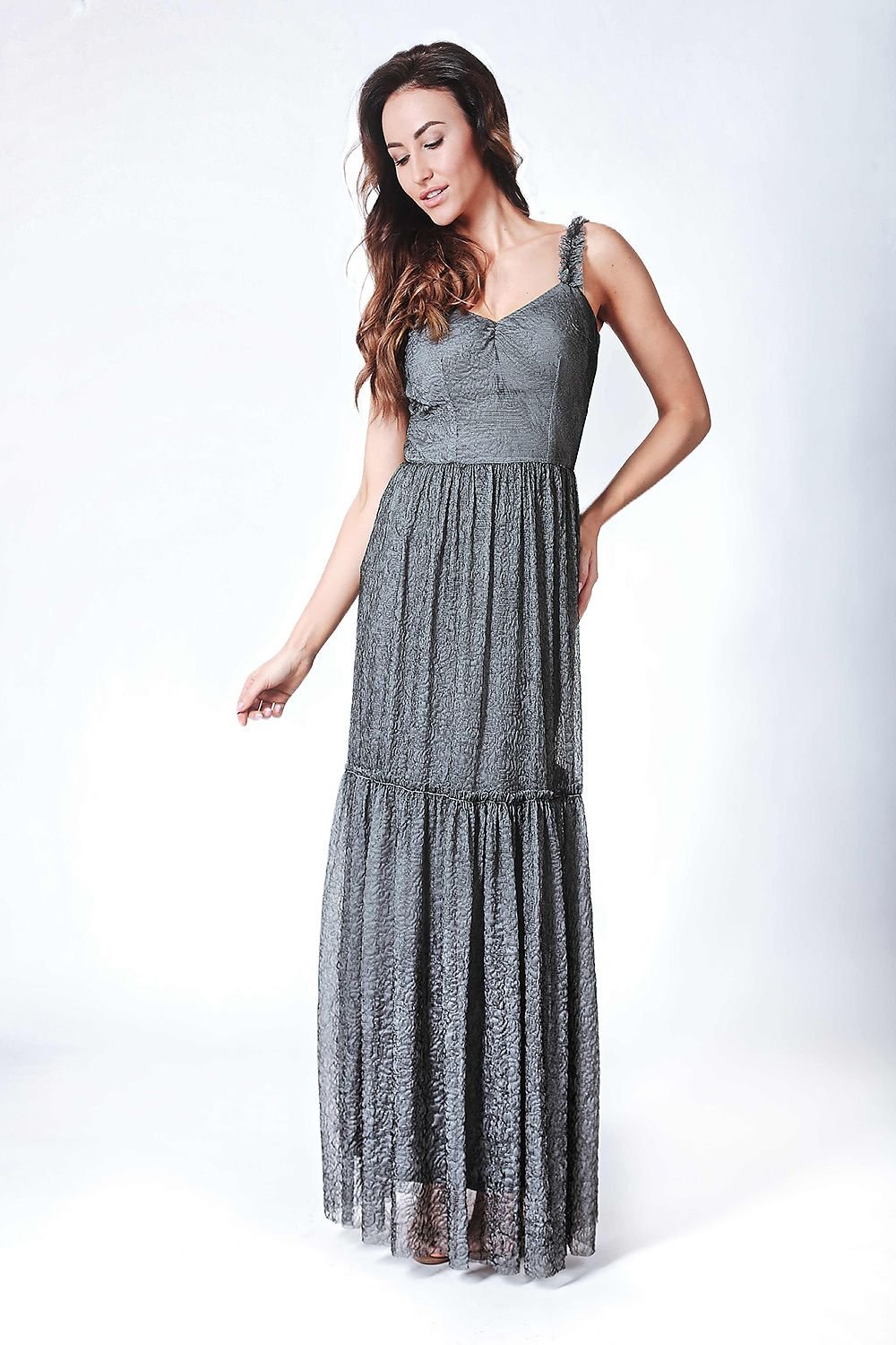 Women sleek and chic sleveless long dress